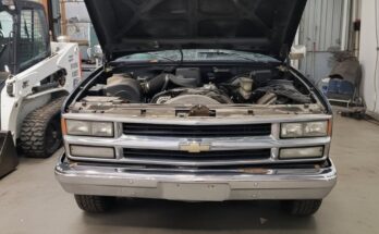 Step-by-step grille removal on 1988-1998 Chevy and GMC OBS trucks, showing bolts, clips, tools, and safe methods for removing the front grille assembly.